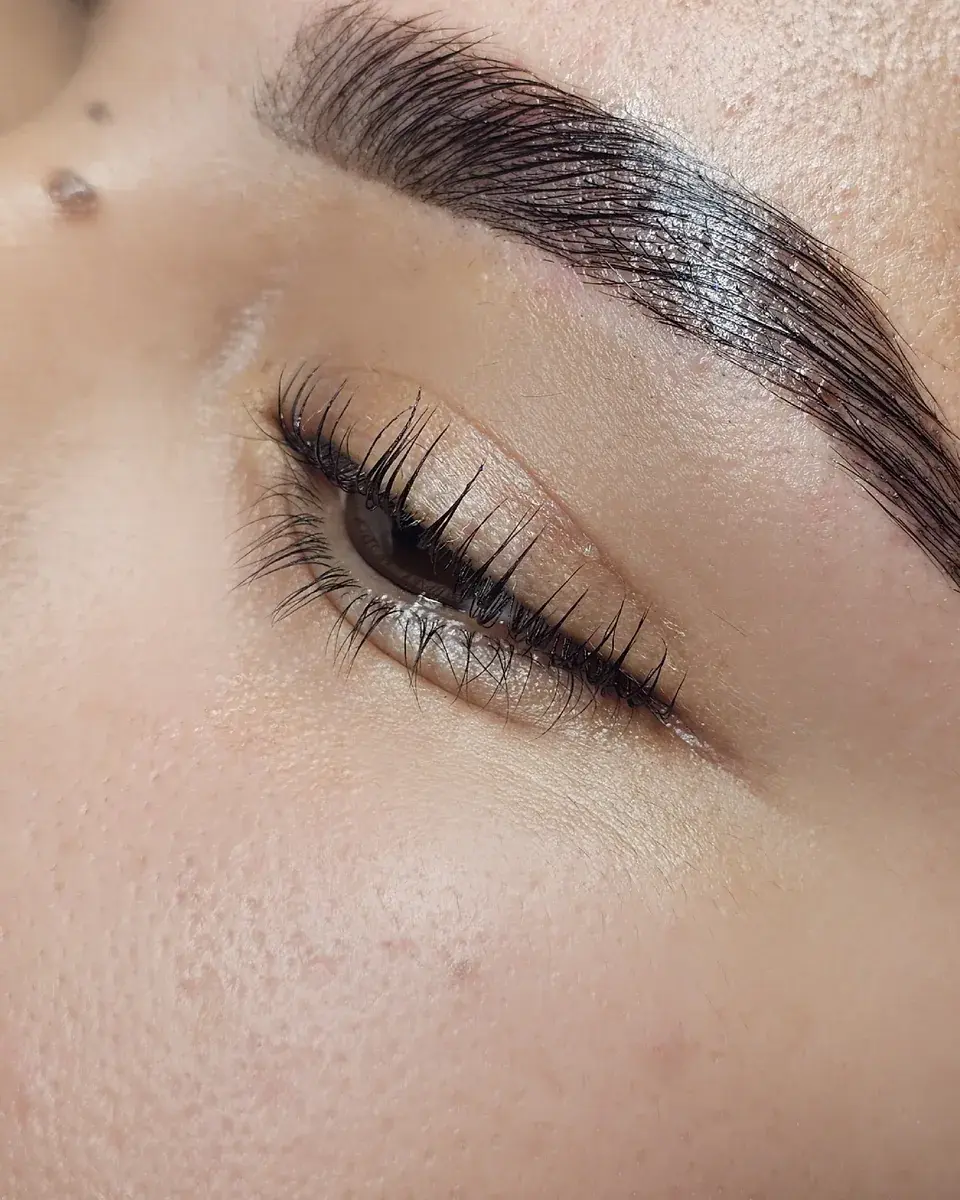 Resultado real de Laminado de Cejas en Goddess Lash Room, foto 1